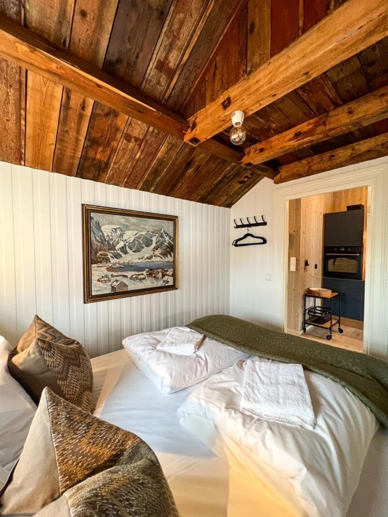 Lofoten Suite Apartments - Rostad Retro Rorbuer Reine Extérieur photo