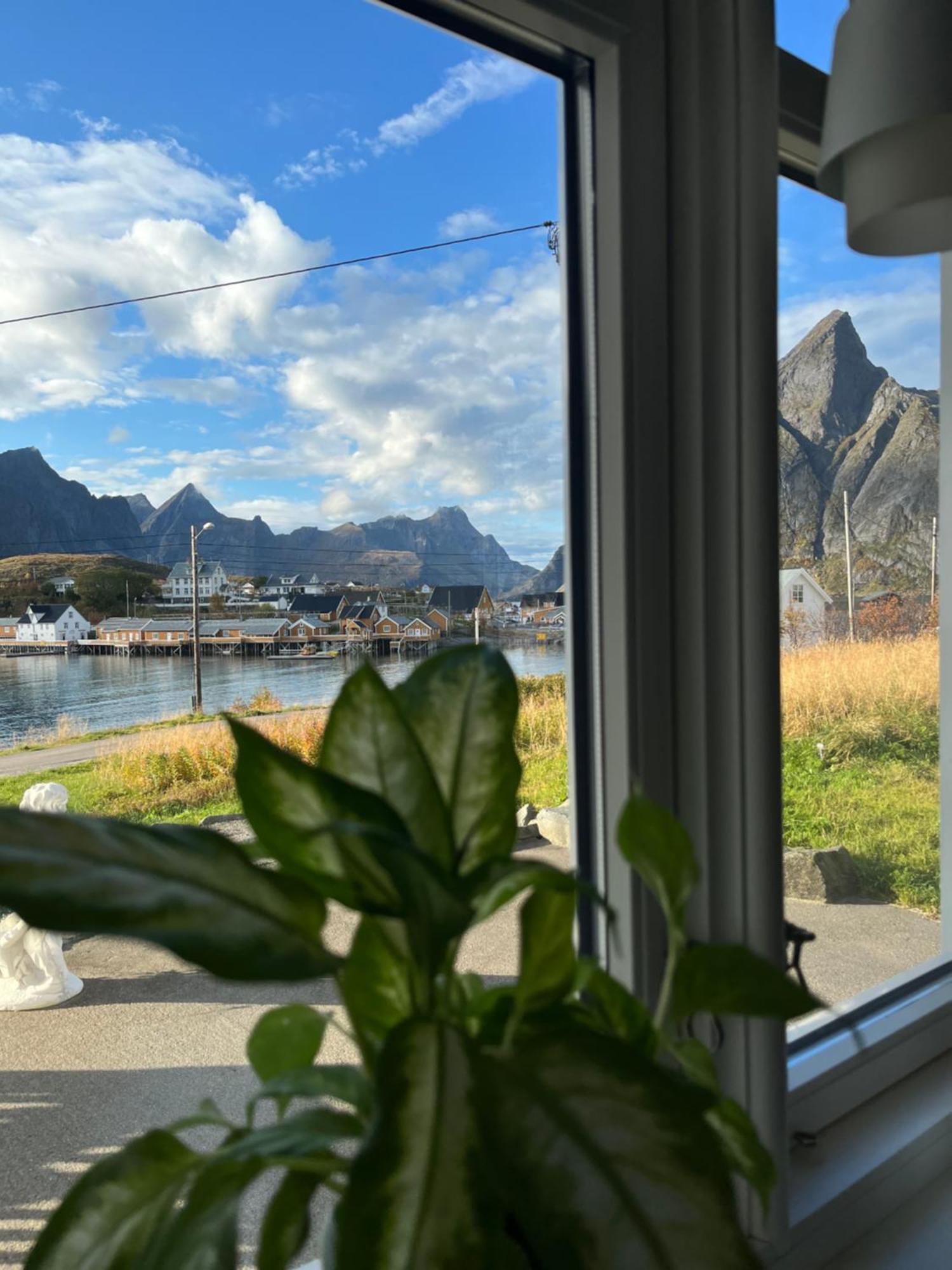 Lofoten Suite Apartments - Rostad Retro Rorbuer Reine Extérieur photo